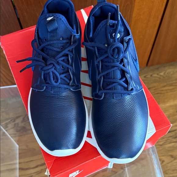 Nike Womens Roshe Blue leather Sneakers - Picture 5 of 6
